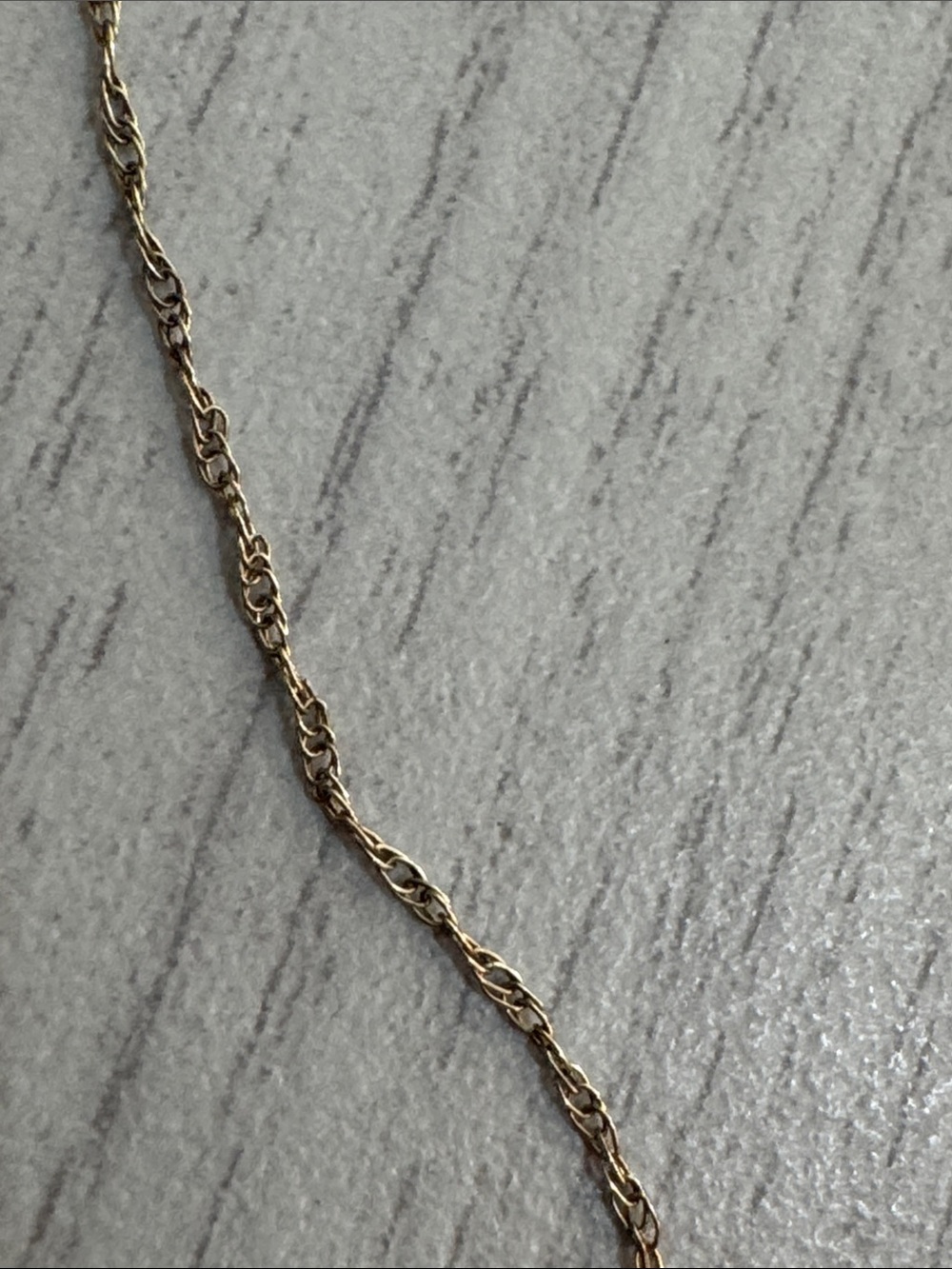 10Kt gold dainty chain - Picture 5 of 5